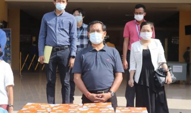 ឯកឧត្តមបណ្ឌិត ហុីង សុីដេត អគ្គនាយក អ.ប.វ. បានអញ្ជើញចែកជូនគ្រឿងបរិភោគ