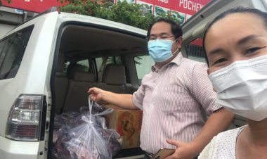 ឯកឧត្តម ទាង សាក់ ប្រធាននាយកដ្ឋានស្តង់ដា និងកម្មសិក្សាបានយកអំណោយជាស្បៀងចំណីអាហារ